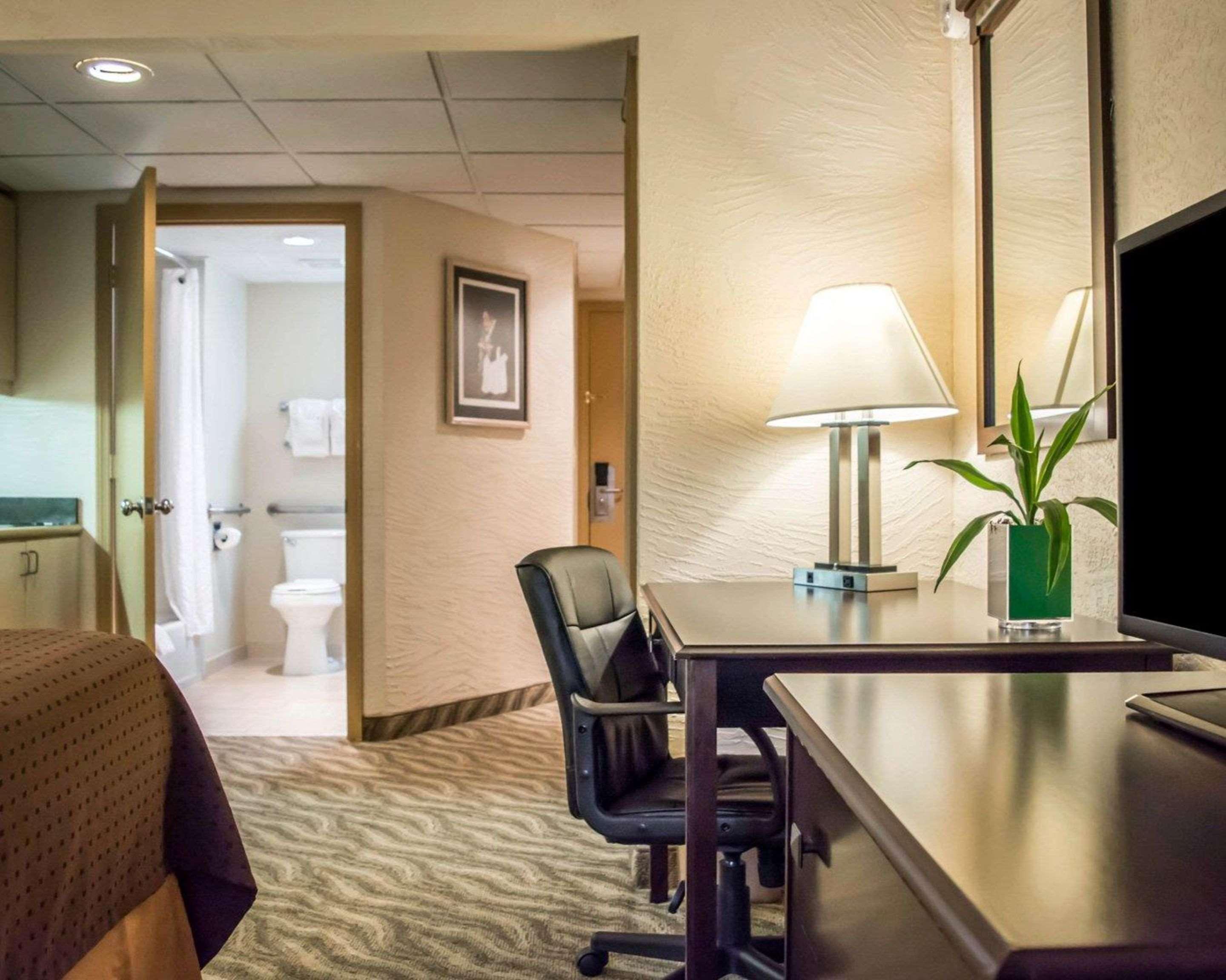 Clarion Pointe Tampa-Brandon Near Fairgrounds And Casino Hotel Mango Bagian luar foto